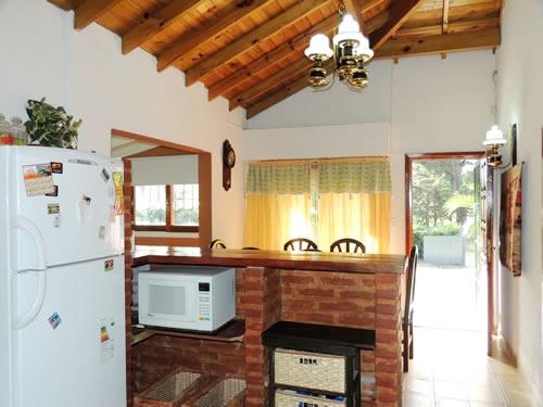 Alquilo Chalet Ague I en Villa Gesell zona Centro a 700 mts de la Playa 
