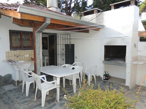 Alquilo Chalet Ague I en Villa Gesell zona Centro a 700 mts de la Playa