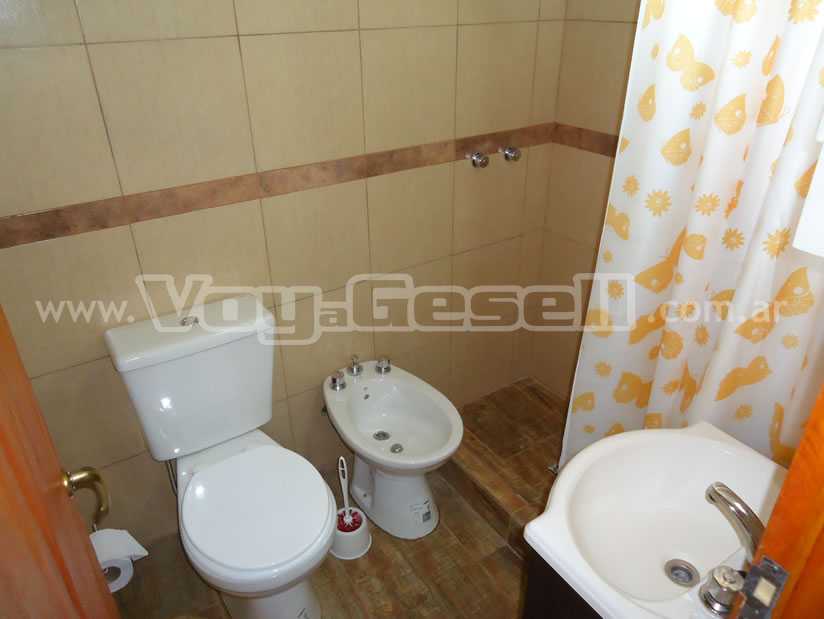 Alquilo Departamento Aiello en Villa Gesell zona Centro a 650 mts de la Playa 