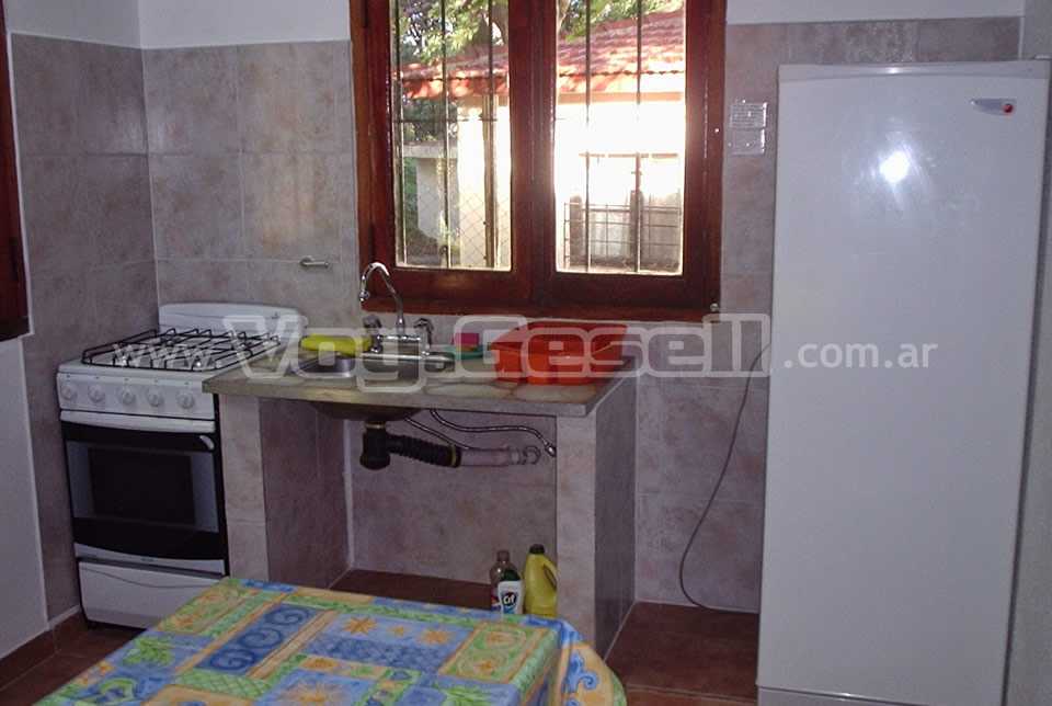 Alquilo Casa Albergue en Villa Gesell zona Centro Comercial a 500 Mts de la Playa 