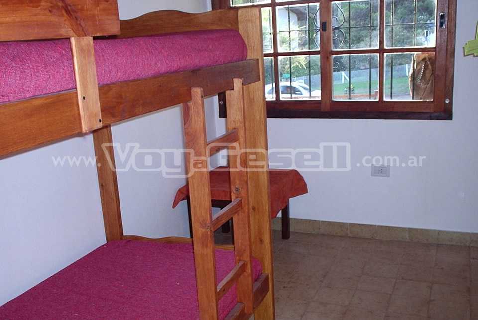 Alquilo Casa Albergue en Villa Gesell zona Centro Comercial a 500 Mts de la Playa 