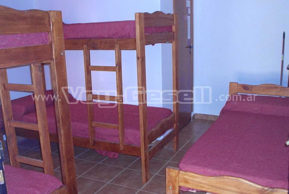 Alquilo Casa Albergue en Villa Gesell zona Centro Comercial a 500 Mts de la Playa 