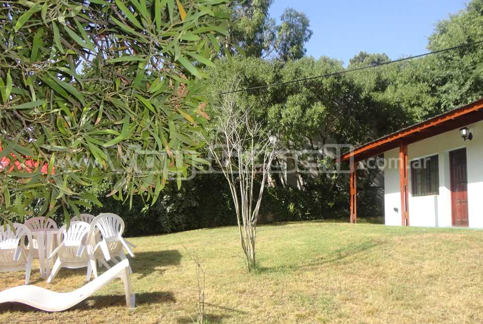 Alquilo Casa Albergue en Villa Gesell zona Centro Comercial a 500 Mts de la Playa 