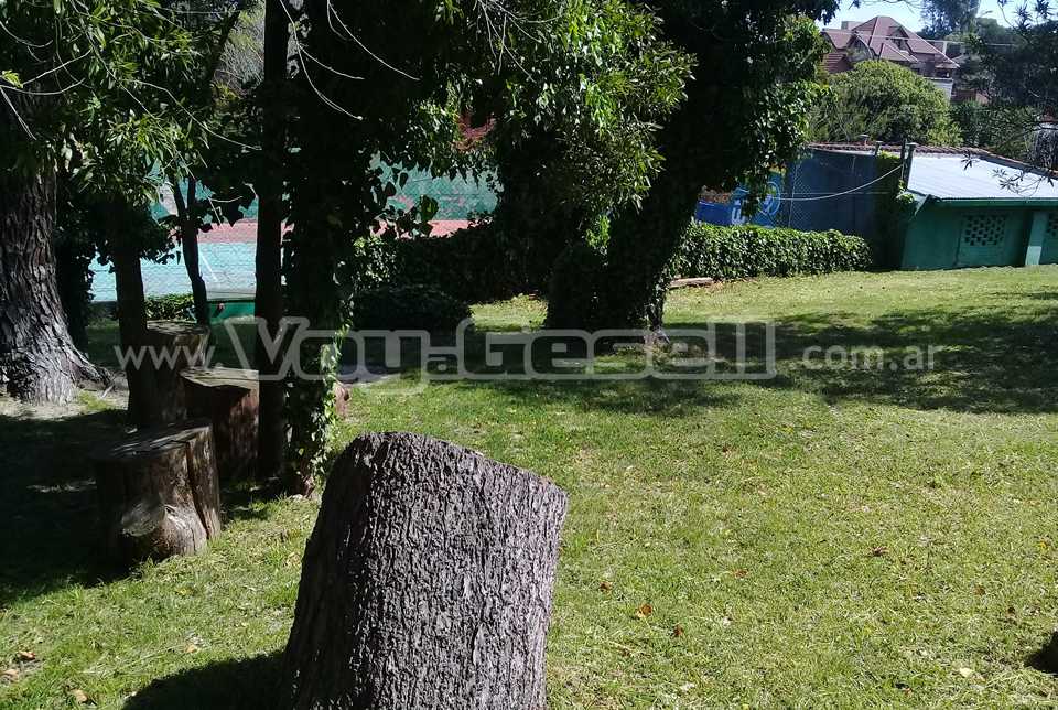 Alquilo Casa Albergue en Villa Gesell zona Centro Comercial a 500 Mts de la Playa