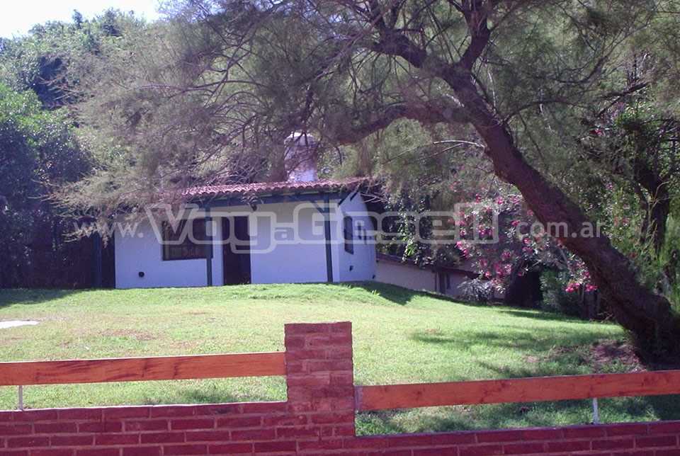 Alquilo Casa Albergue en Villa Gesell zona Centro Comercial a 500 Mts de la Playa