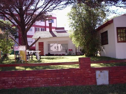 Alquilo Casa Albergue Sur en Villa Gesell zona Villa Gesell a 200 Mts de la Playa