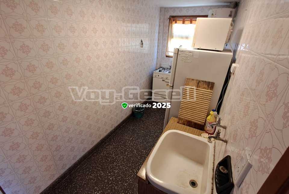 Alquilo Departamento Almanzor 1ro A en Villa Gesell zona Centro a 85 Mts de la Playa 