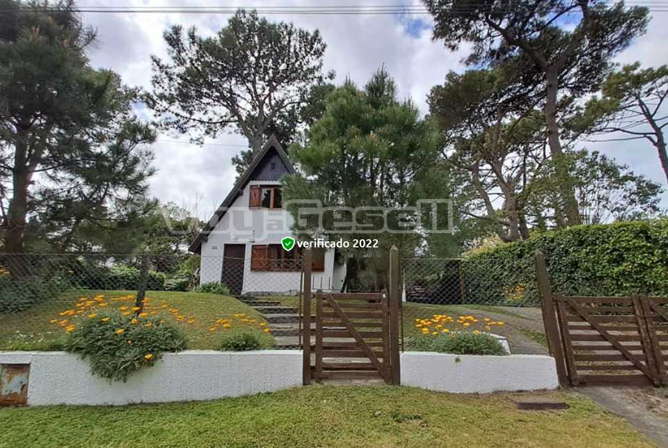 Alpino Blanco: Casa en Villa Gesell zona Centro