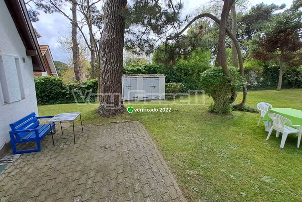 Alquilo Casa Alpino Blanco en Villa Gesell zona Centro a 500 Mts de la Playa Parque Fondo