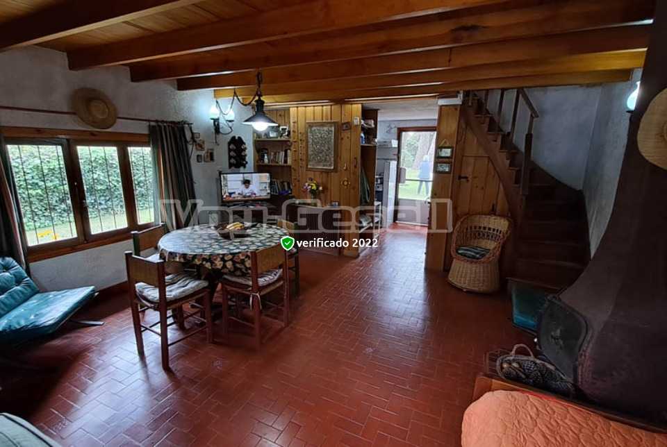 Alquilo Casa Alpino Blanco en Villa Gesell zona Centro a 500 Mts de la Playa