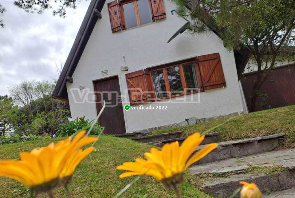 Alquilo Casa Alpino Blanco en Villa Gesell zona Centro a 500 Mts de la Playa