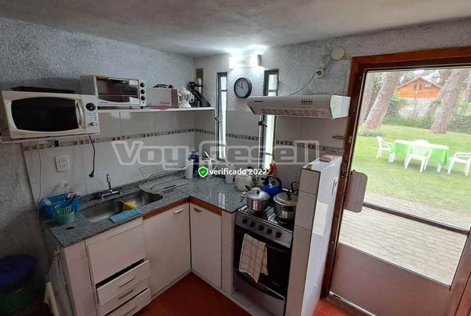 Alquilo Casa Alpino Blanco en Villa Gesell zona Centro a 500 Mts de la Playa