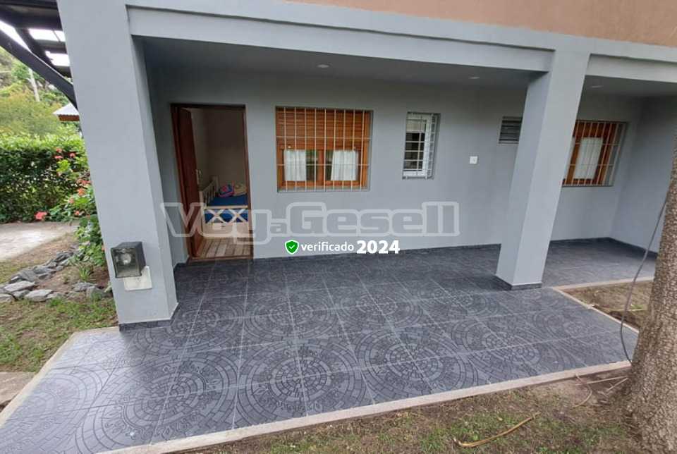 Alquilo Departamento Alta Mora en Villa Gesell zona Centro Comercial a 650 Mts de la Playa 