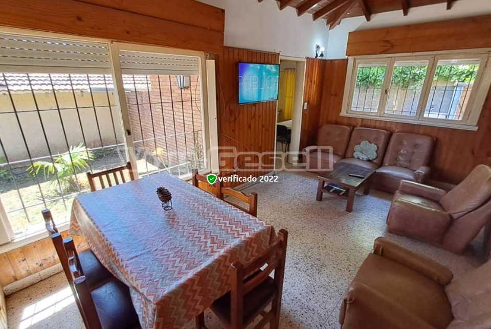 Alquilo Casa Alumine en Villa Gesell zona Centro a 1300 Mts de la Playa Living Comedor