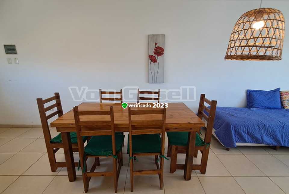 Alquilo Departamento Amewil 5 en Villa Gesell zona Centro Comercial a 50 Mts de la Playa 