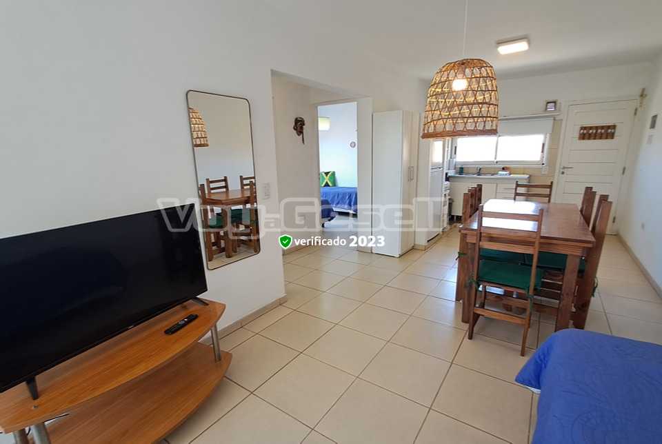 Alquilo Departamento Amewil 5 en Villa Gesell zona Centro Comercial a 50 Mts de la Playa 