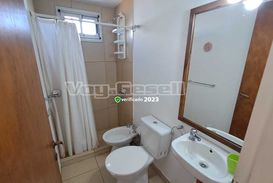 Alquilo Departamento Amewil 5 en Villa Gesell zona Centro Comercial a 50 Mts de la Playa