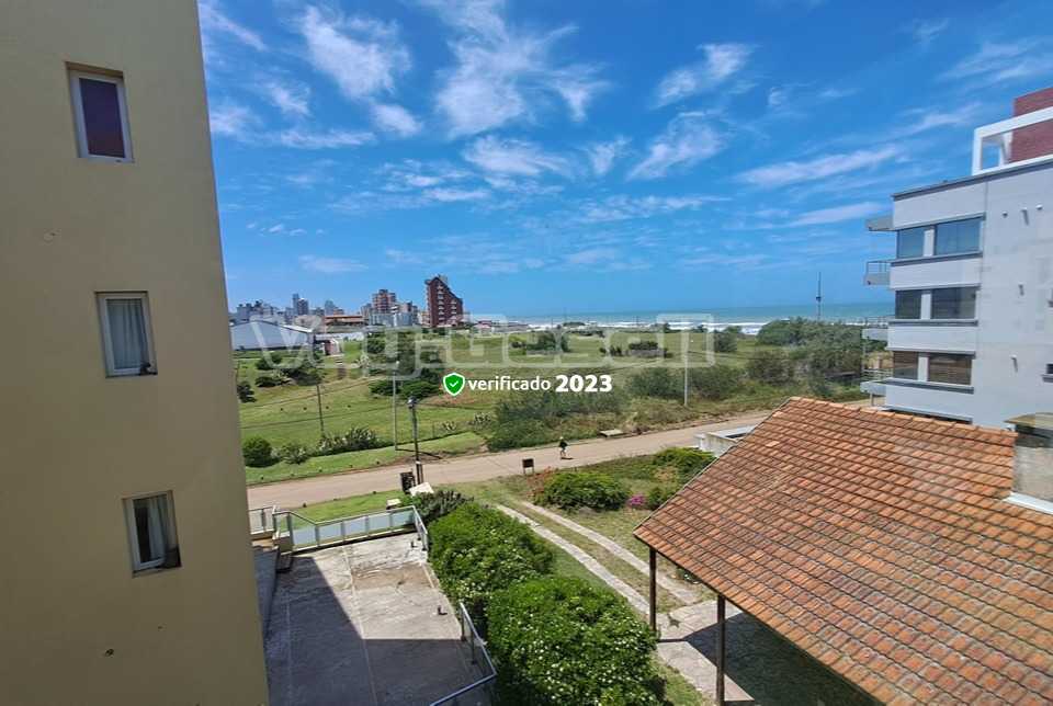 Alquilo Departamento Amewil 5 en Villa Gesell zona Centro Comercial a 50 Mts de la Playa