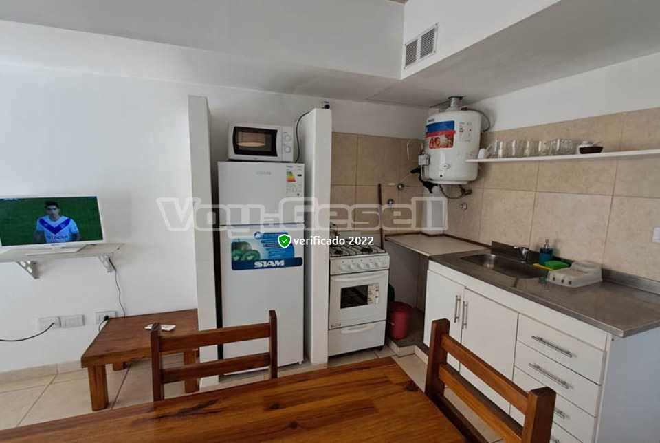 Alquilo Departamento Amewil 4 en Villa Gesell zona Centro Comercial a 50 Mts de la Playa