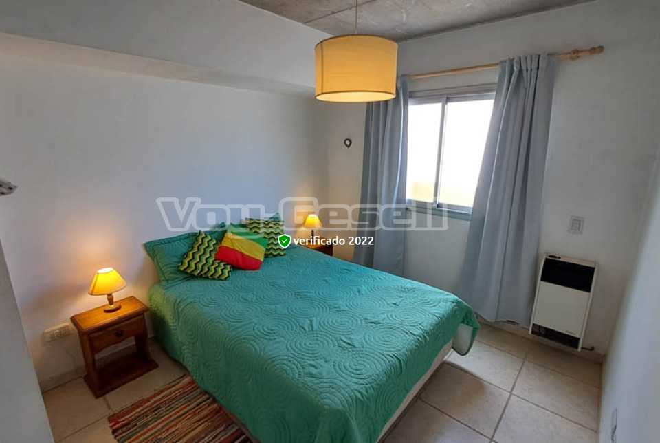 Alquilo Departamento Amewil 4 en Villa Gesell zona Centro Comercial a 50 Mts de la Playa