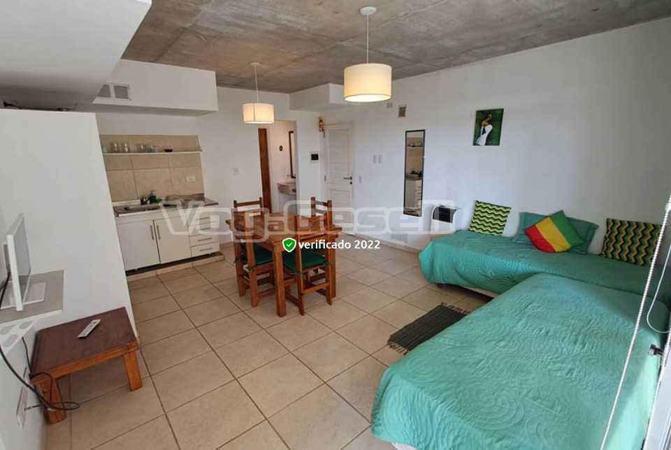 Alquilo Departamento Amewil 4 en Villa Gesell zona Centro Comercial a 50 Mts de la Playa 