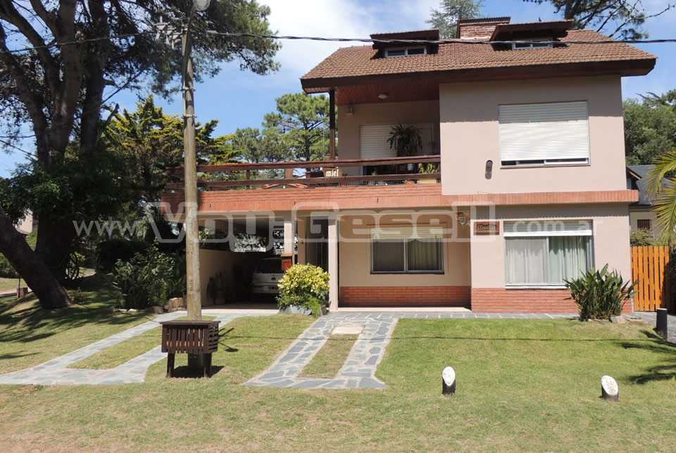 Alquilo Casa Anali en Villa Gesell zona Barrio Norte a 1400 mts de la Playa 