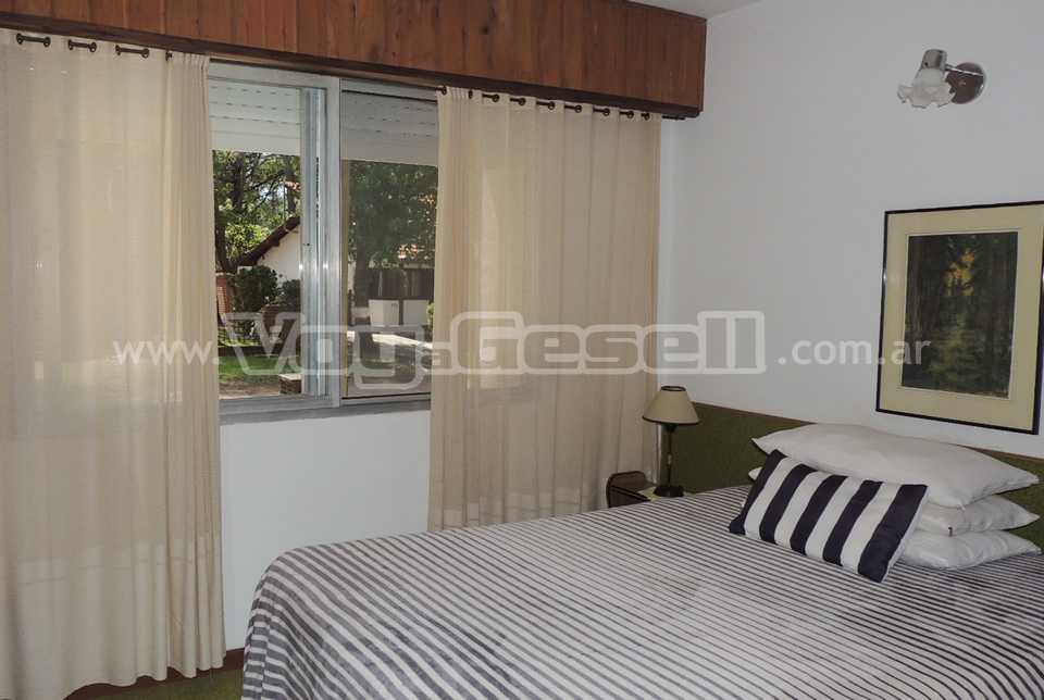 Alquilo Casa Anali en Villa Gesell zona Barrio Norte a 1400 mts de la Playa