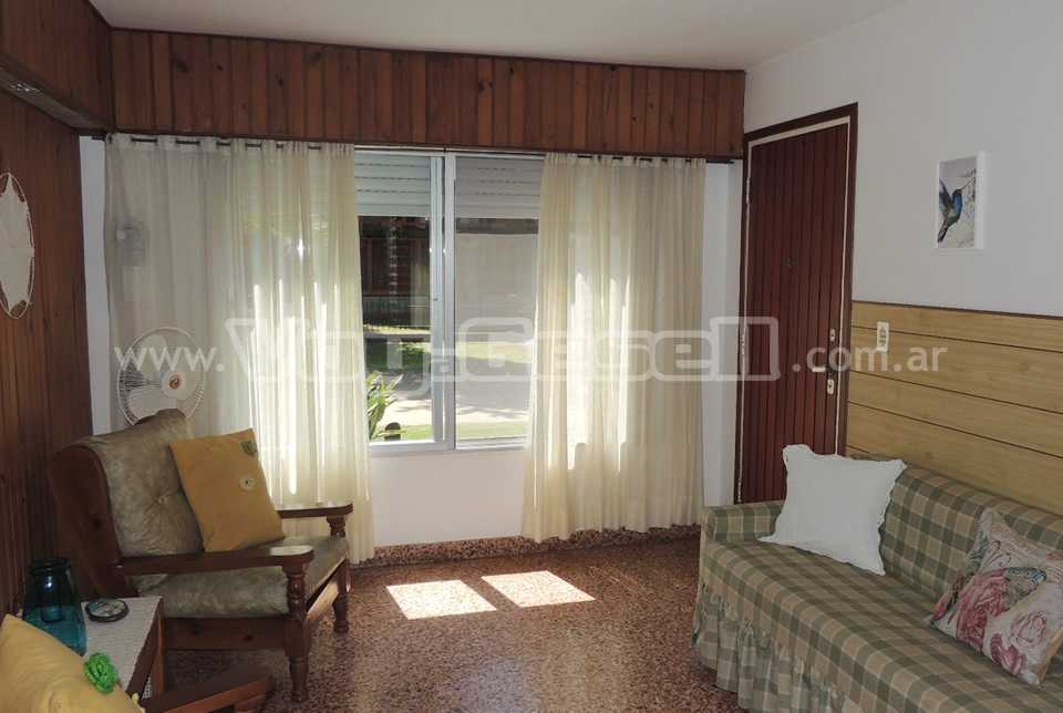 Alquilo Casa Anali en Villa Gesell zona Barrio Norte a 1400 mts de la Playa 