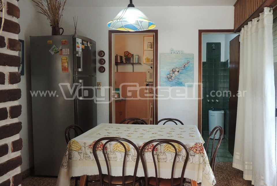 Alquilo Casa Anali en Villa Gesell zona Barrio Norte a 1400 mts de la Playa 