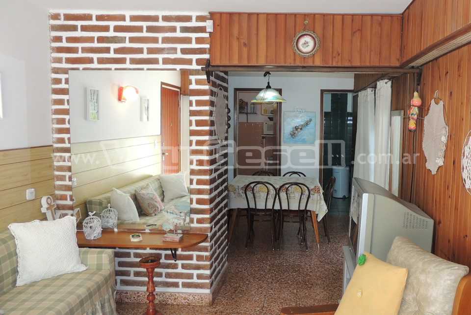 Alquilo Casa Anali en Villa Gesell zona Barrio Norte a 1400 mts de la Playa 