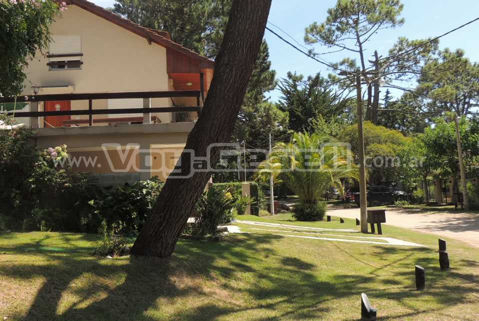 Alquilo Casa Anali en Villa Gesell zona Barrio Norte a 1400 mts de la Playa