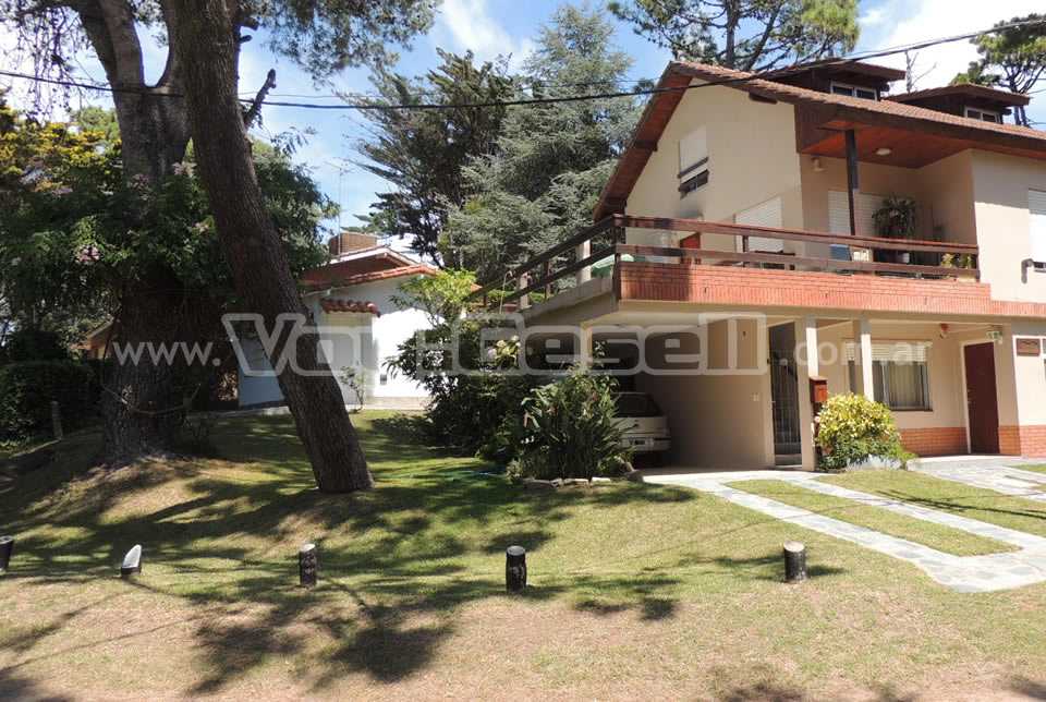 Alquilo Casa Anali en Villa Gesell zona Barrio Norte a 1400 mts de la Playa