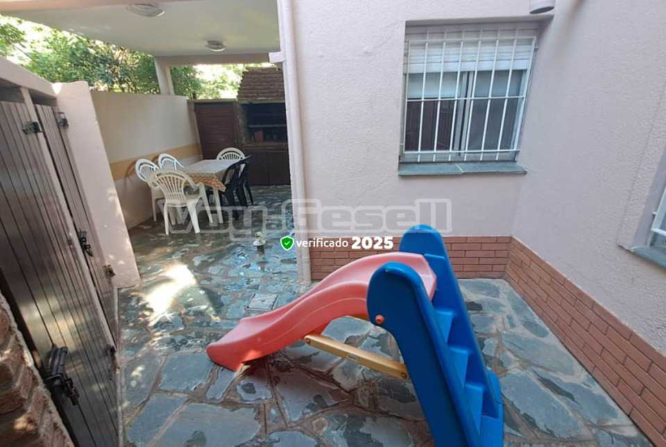 Alquilo Casa Anali en Villa Gesell zona Barrio Norte a 1400 mts de la Playa