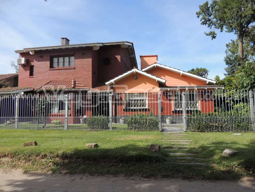 Alquilo Departamento Anto en Villa Gesell zona Centro a 700 mts de la Playa