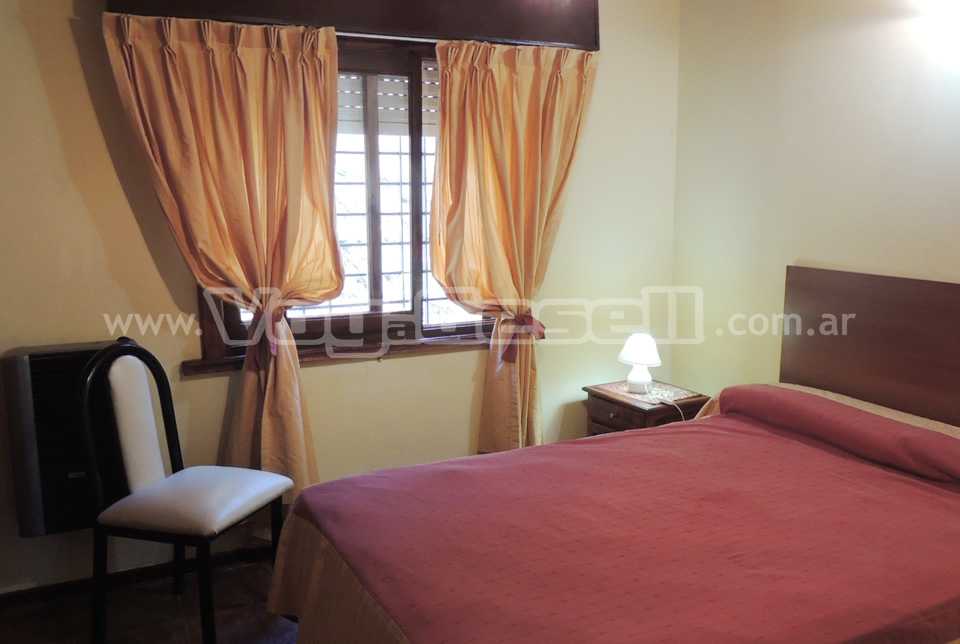 Alquilo Casa Anton en Villa Gesell zona Centro Comercial a 200 mts de la Playa