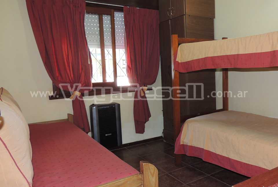 Alquilo Casa Anton en Villa Gesell zona Centro Comercial a 200 mts de la Playa