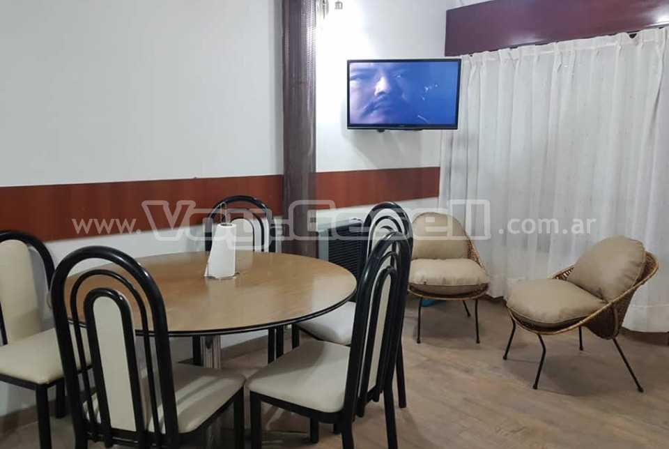 Alquilo Casa Anton en Villa Gesell zona Centro Comercial a 200 mts de la Playa 