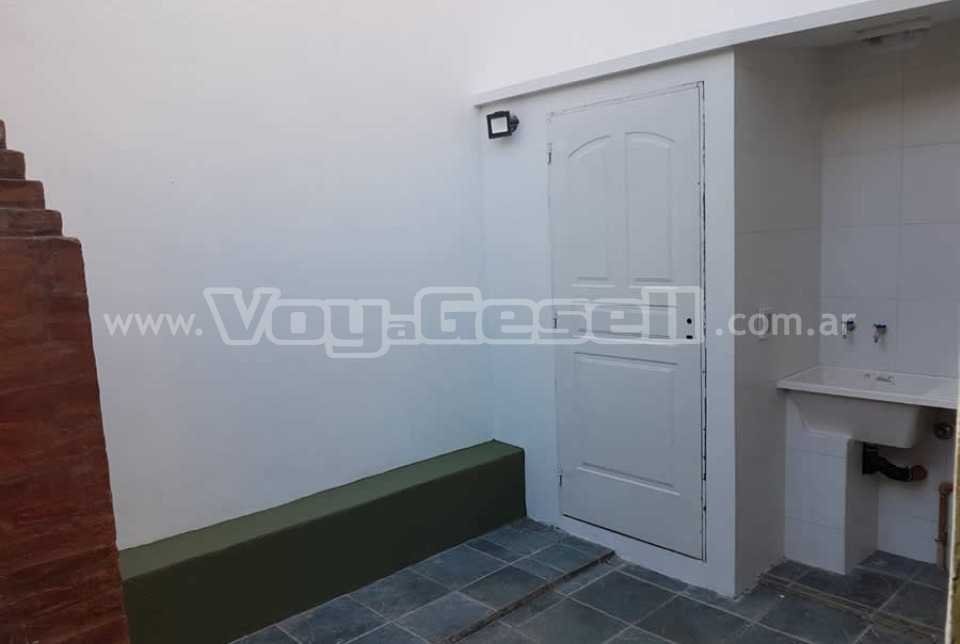 Alquilo Casa Anton en Villa Gesell zona Centro Comercial a 200 mts de la Playa