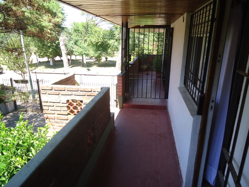 Alquilo Departamento Aranjuez 11 en Villa Gesell zona Centro Comercial a 300 Mts de la Playa 