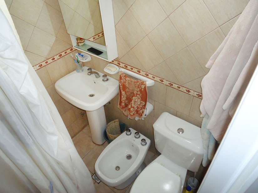 Alquilo Departamento Aranjuez 11 en Villa Gesell zona Centro Comercial a 300 Mts de la Playa