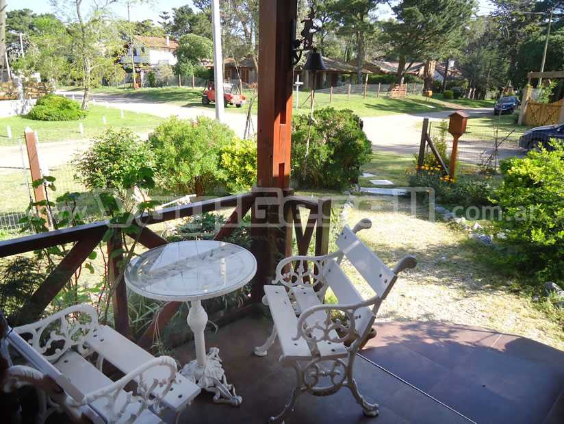 Alquilo Casa Edelia en Villa Gesell zona Barrio Norte a 300 Mts de la Playa 