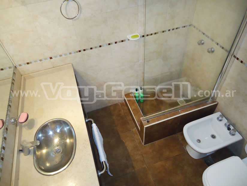 Alquilo Casa Edelia en Villa Gesell zona Barrio Norte a 300 Mts de la Playa