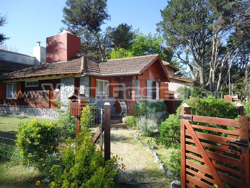 Alquilo Casa Edelia en Villa Gesell zona Barrio Norte a 300 Mts de la Playa 