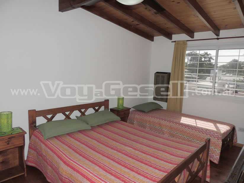 Alquilo Departamento Arlequin 3 y 109 2 Amb en Villa Gesell zona Centro Comercial a 300 Mts de la Playa