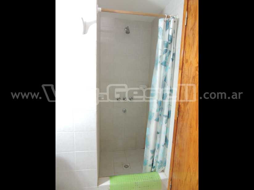 Alquilo Departamento Arlequin 3 y 109 2 Amb en Villa Gesell zona Centro Comercial a 300 Mts de la Playa 