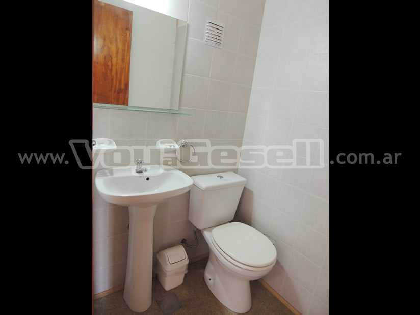 Alquilo Departamento Arlequin 3 y 109 2 Amb en Villa Gesell zona Centro Comercial a 300 Mts de la Playa