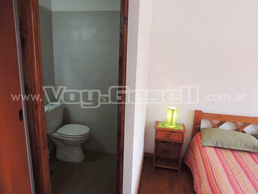 Alquilo Departamento Arlequin 3 y 109 2 Amb en Villa Gesell zona Centro Comercial a 300 Mts de la Playa