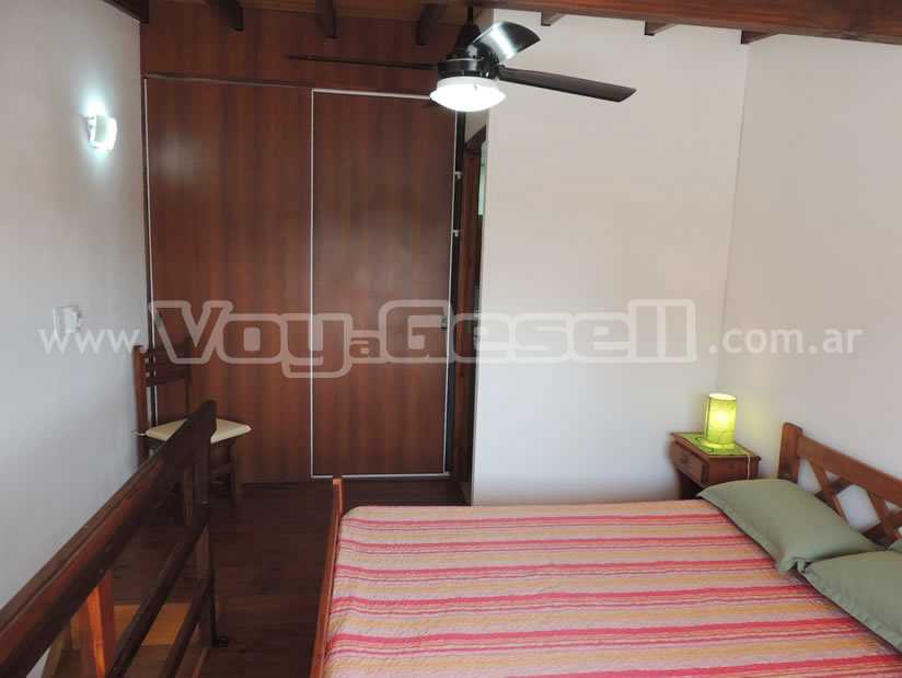 Alquilo Departamento Arlequin 3 y 109 2 Amb en Villa Gesell zona Centro Comercial a 300 Mts de la Playa