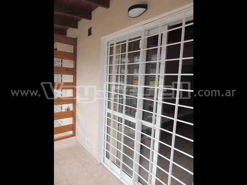 Alquilo Departamento Arlequin 3 y 109 2 Amb en Villa Gesell zona Centro Comercial a 300 Mts de la Playa