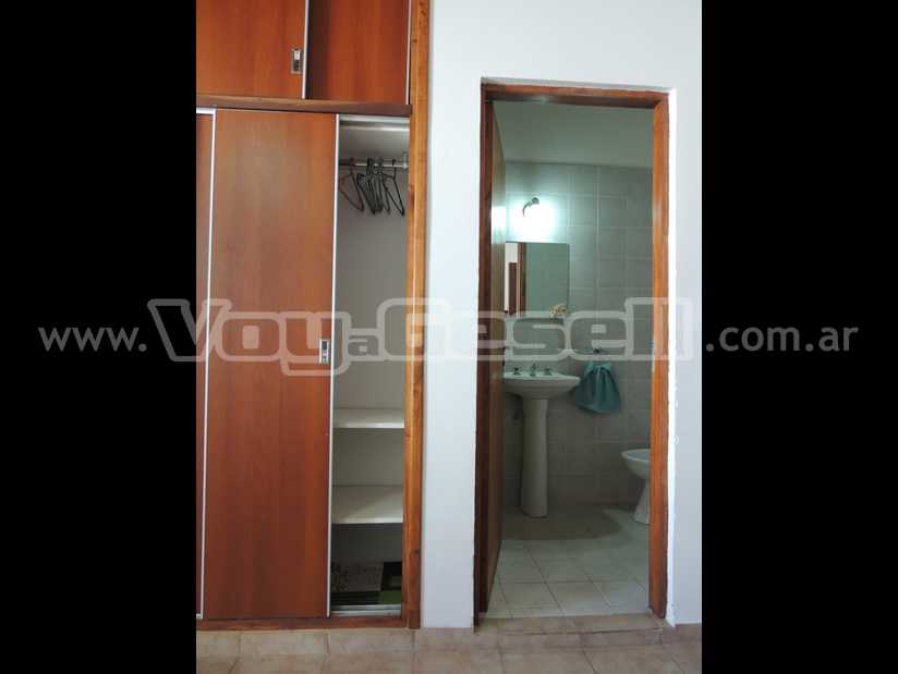 Alquilo Departamento Arlequin 3 y 109 1amb en Villa Gesell zona Centro Comercial a 300 mts de la Playa